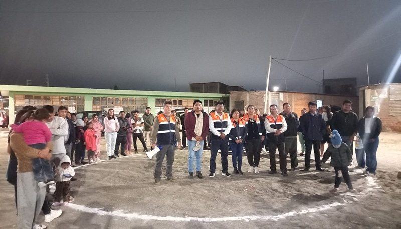 Personal de serenazgo en formación durante una jornada nocturna de seguridad ciudadana.